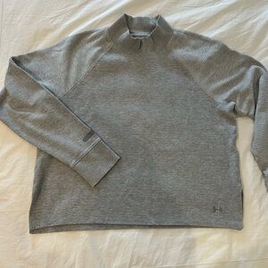 Under Armour Women’s size L Gray Sweatshirt with ribbing and mock turtleneck